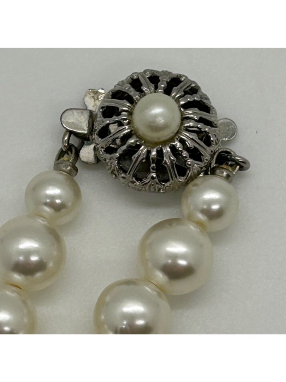 Vintage Sarah Coventry Faux Pearl Necklace, Floral Box Clasp Classic 1960s - Picture 9 of 16